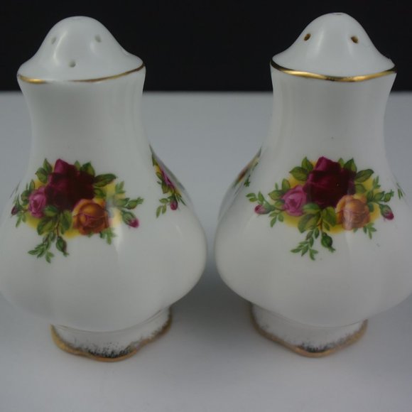 Royal Albert Old Country Roses Salt & Pepper Set - Picture 9 of 9